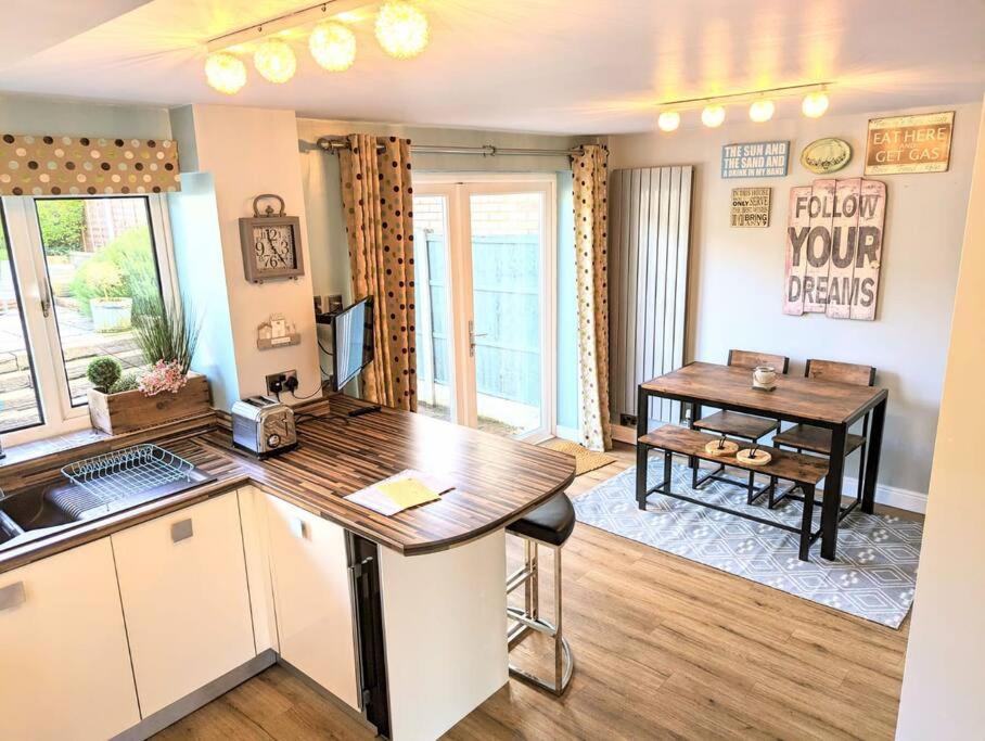 Spacious Lovely 3 Bed House In Keyworth Nottingham Suit Contractors Or Family Exterior foto